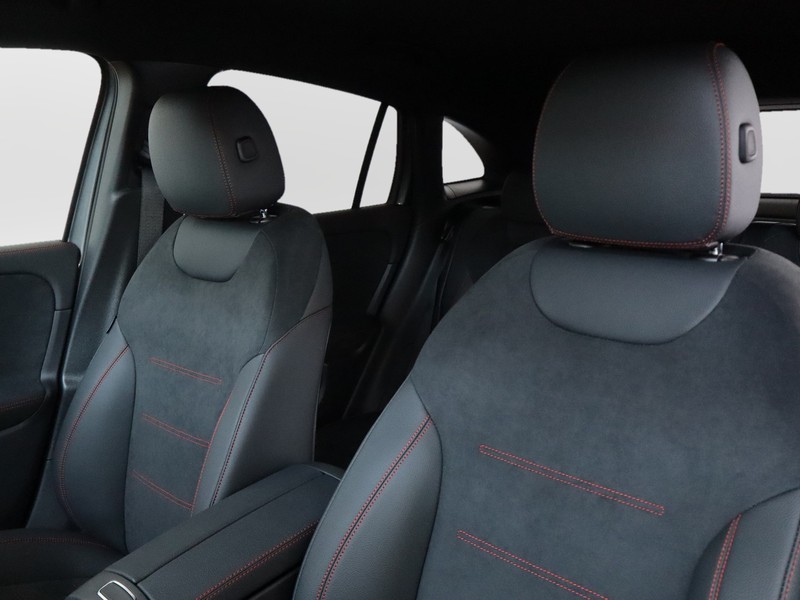 7 - Mercedes GLA 200 d amg line extra 8g-dct