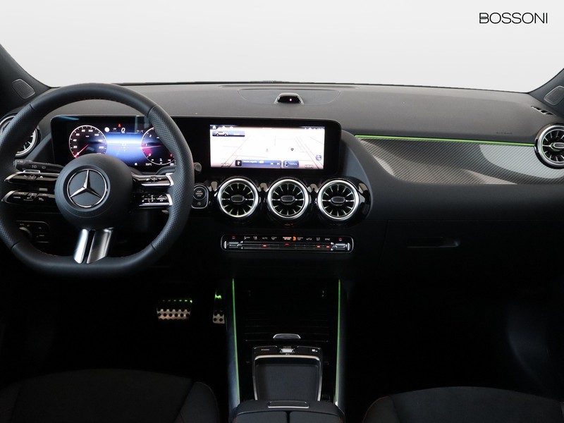 13 - Mercedes GLA 200 d amg line extra 8g-dct