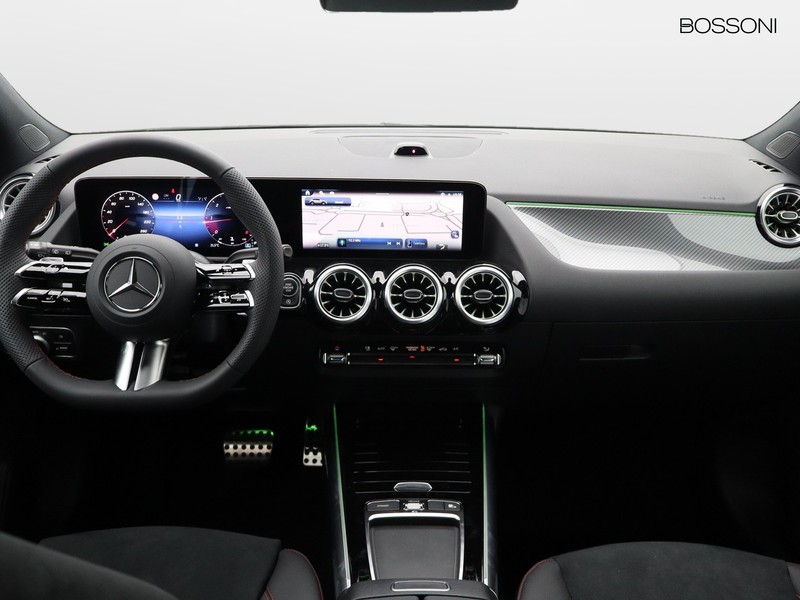 13 - Mercedes GLA 200 d amg line extra 8g-dct