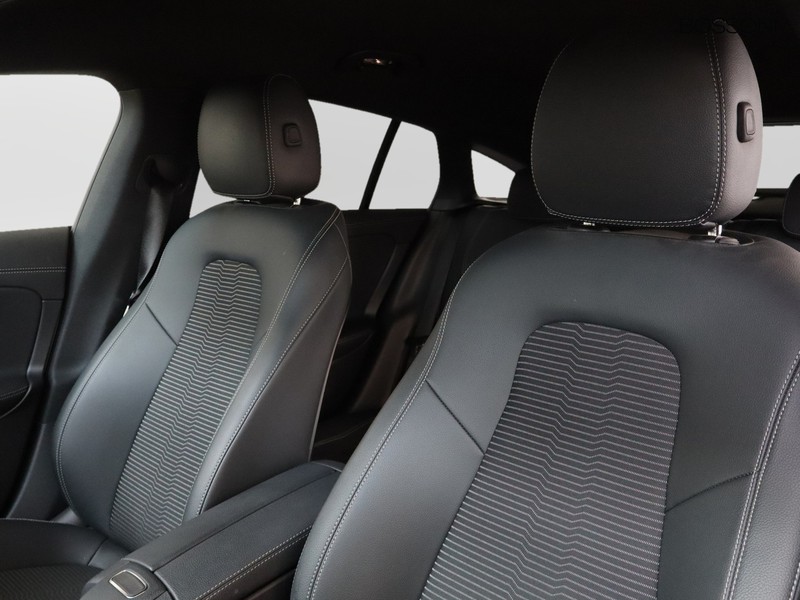 7 - Mercedes CLA shooting brake 200 d sport