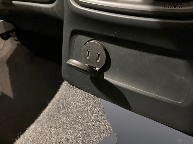 19 - Volvo XC40 1.5 t5 recharge plug-in-hybrid plus dark automatico