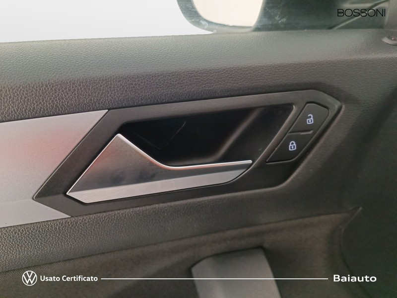 19 - Volkswagen T-Roc 2.0 tdi scr 150cv life dsg