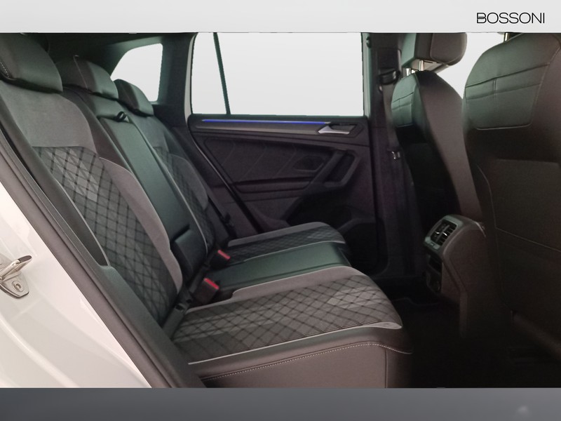 7 - Volkswagen Tiguan 2.0 tdi scr 150cv r-line dsg