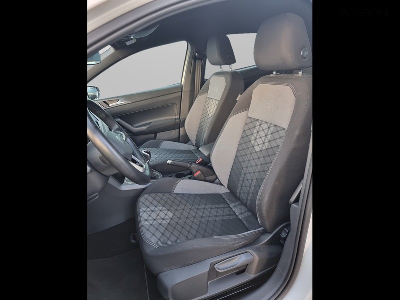 7 - Volkswagen Polo 1.0 tsi 95cv r line