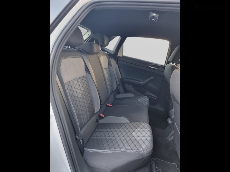 13 - Volkswagen Polo 1.0 tsi 95cv r line
