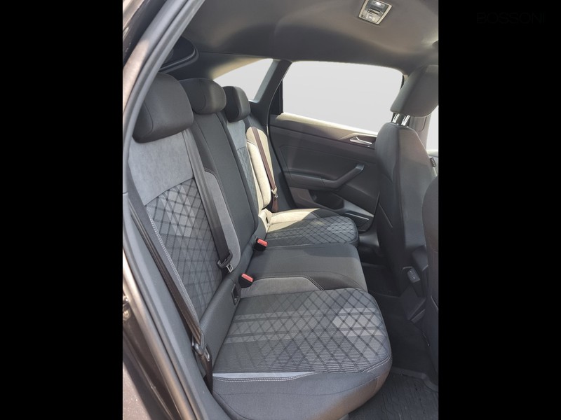 13 - Volkswagen Taigo 1.0 tsi 115cv r-line plus dsg