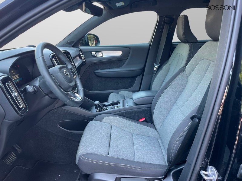 7 - Volvo XC40 2.0 b3 core automatico