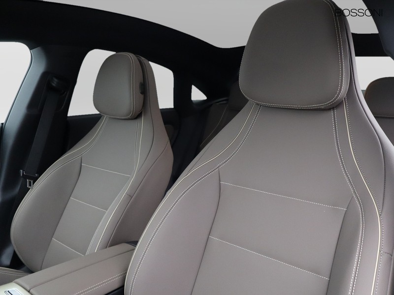 7 - Mercedes CLA 200 premium auto