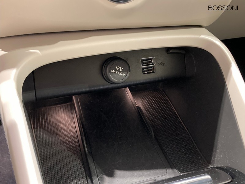 19 - Volvo XC40 1.5 t5 recharge plug-in-hybrid plus bright automatico
