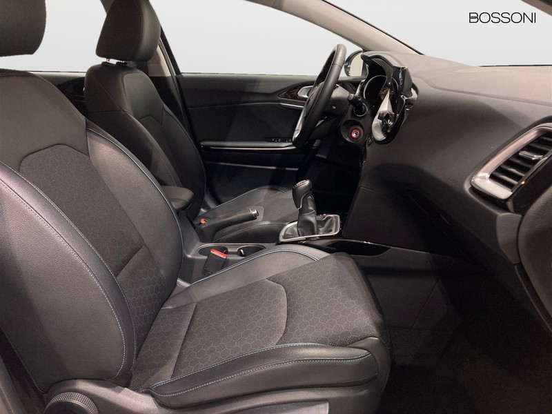 7 - Kia Xceed 1.6 crdi mhev 136cv business 2wd imt