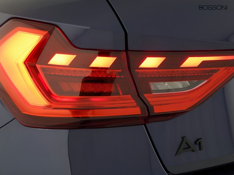 7 - Audi A1 allstreet 30 1.0 tfsi 116cv identity contrast s tronic
