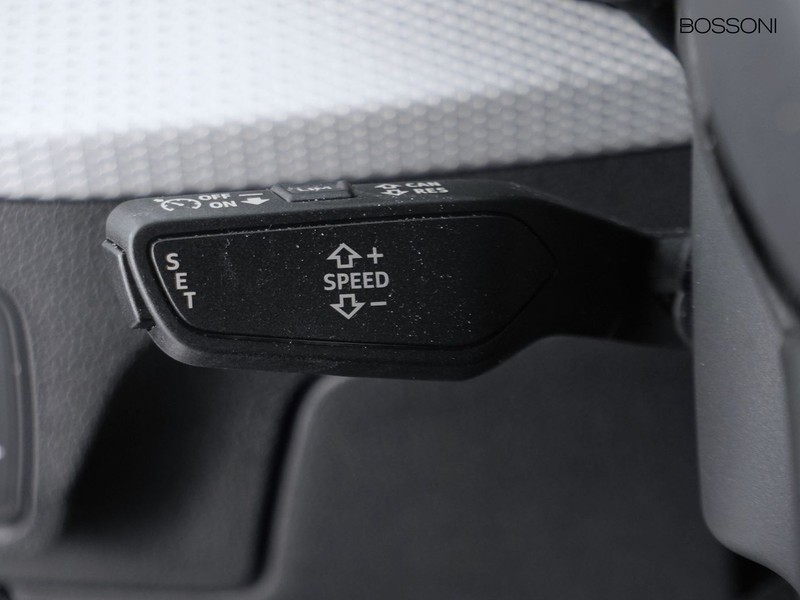 25 - Audi Q2 35 1.5 tfsi s line edition