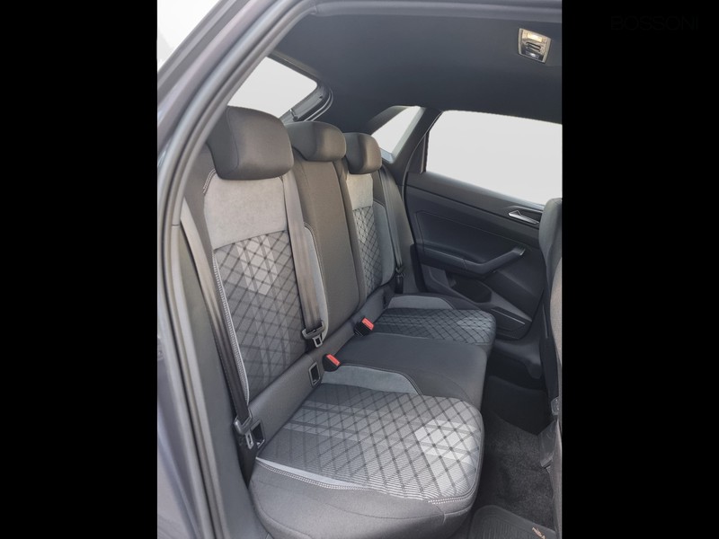 13 - Volkswagen Polo 1.0 tsi 95cv r-line plus dsg
