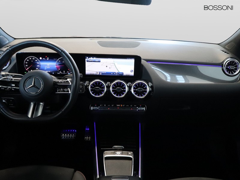 13 - Mercedes GLA 200 d amg line premium 8g-dct