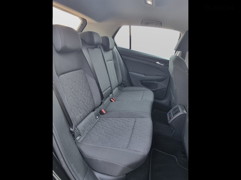 13 - Volkswagen Golf 2.0 tdi scr 115cv life