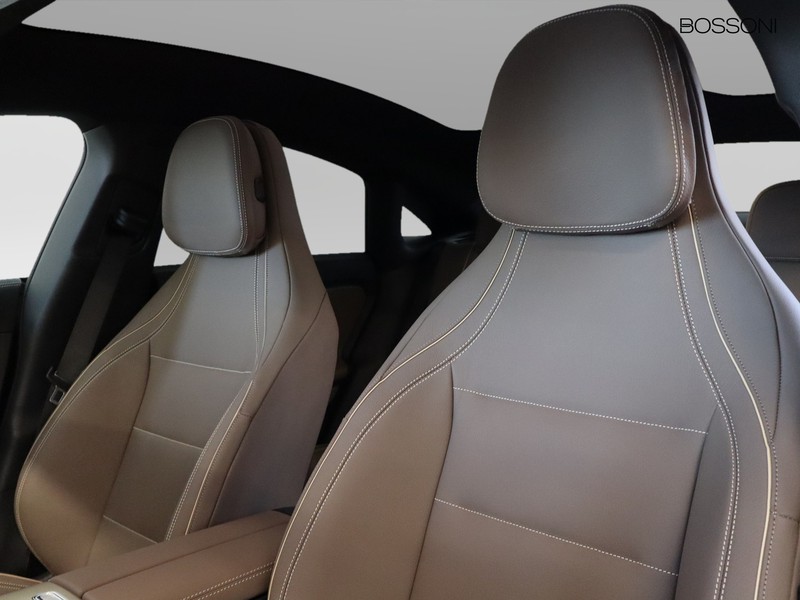 7 - Mercedes CLA 200 premium auto