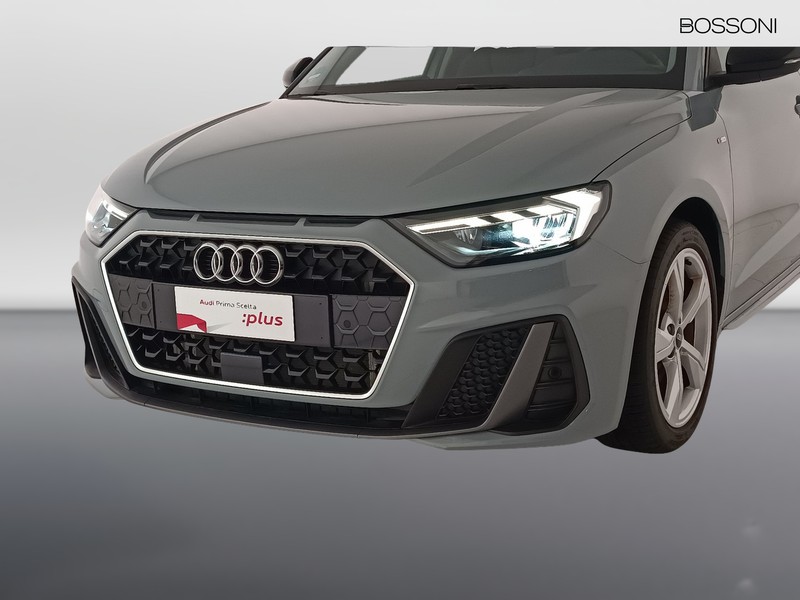 13 - Audi A1 sportback 30 1.0 tfsi 116cv s line edition