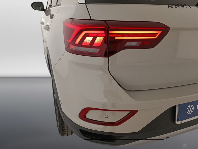 25 - Volkswagen T-Roc 1.5 tsi act sport dsg