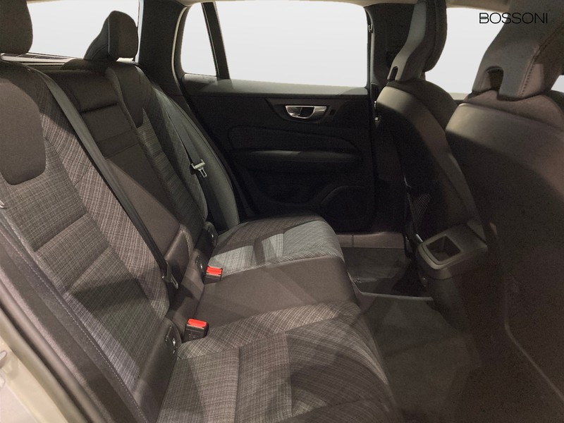 7 - Volvo V60 2.0 b4 essential automatico