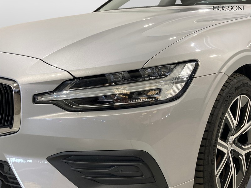 25 - Volvo V60 2.0 b4 essential automatico