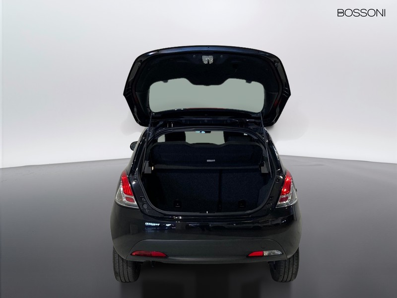 19 - Lancia Ypsilon 1.0 firefly hybrid 70cv silver s&s 5p.ti