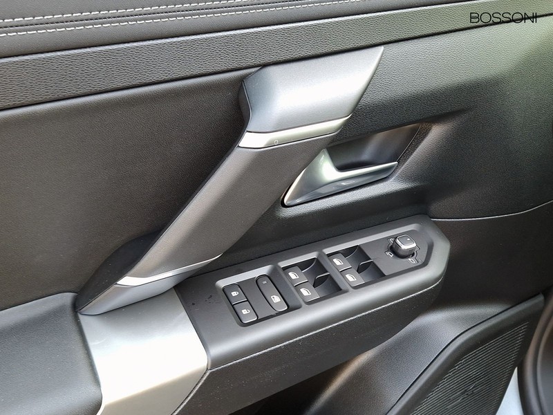19 - Jeep Compass 1.2 turbo e-hybrid mhev 145cv altitude fwd edct6