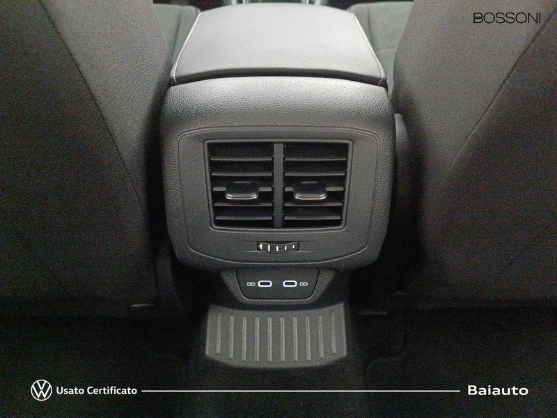 13 - Volkswagen T-Roc 2.0 tdi scr 115cv style