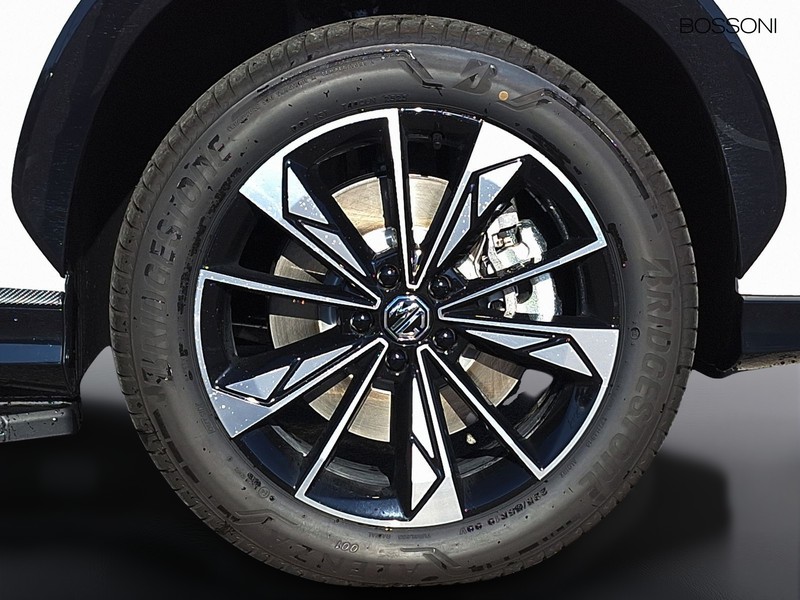 13 - Mg HS 1.5 phev luxury auto