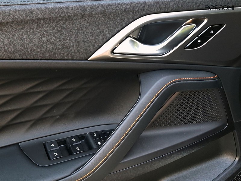 19 - Mg HS 1.5 phev luxury auto