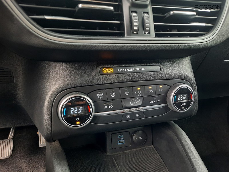 13 - Ford Focus 5 porte 1.0 ecoboost hybrid 125cv st-line style
