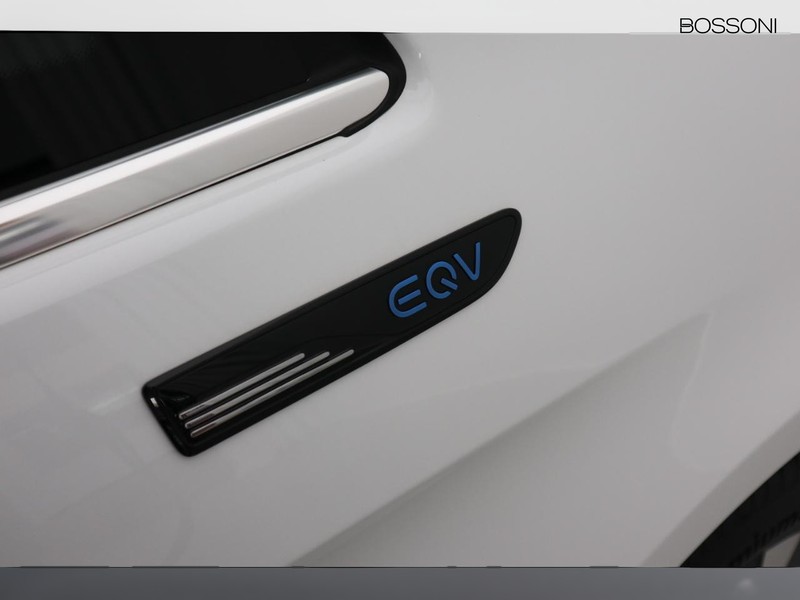 19 - Mercedes Vans EQV long 300