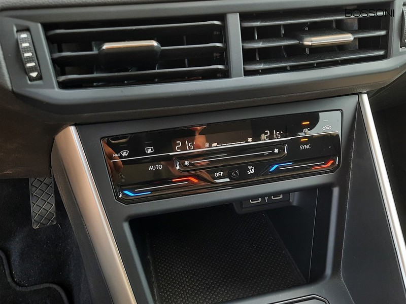 13 - Volkswagen Polo 1.0 tsi 95cv life
