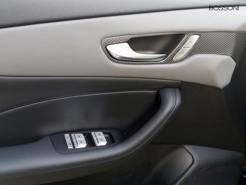 19 - Mg MGS5 EV ev luxury 64