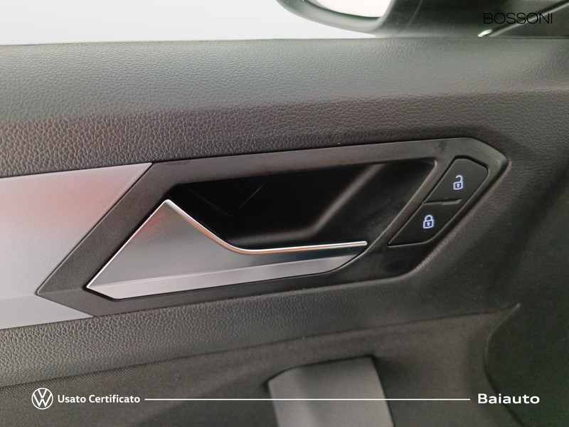 19 - Volkswagen T-Roc 2.0 tdi scr 150cv life dsg