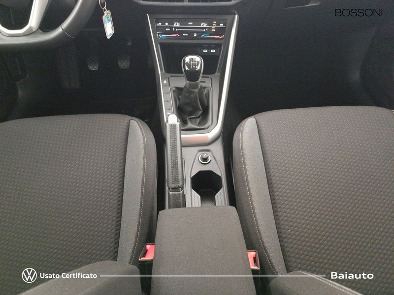 13 - Volkswagen Taigo 1.0 tsi 115cv life
