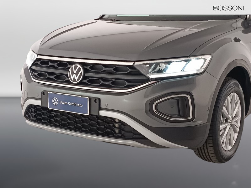 13 - Volkswagen T-Roc 1.5 tsi act life dsg