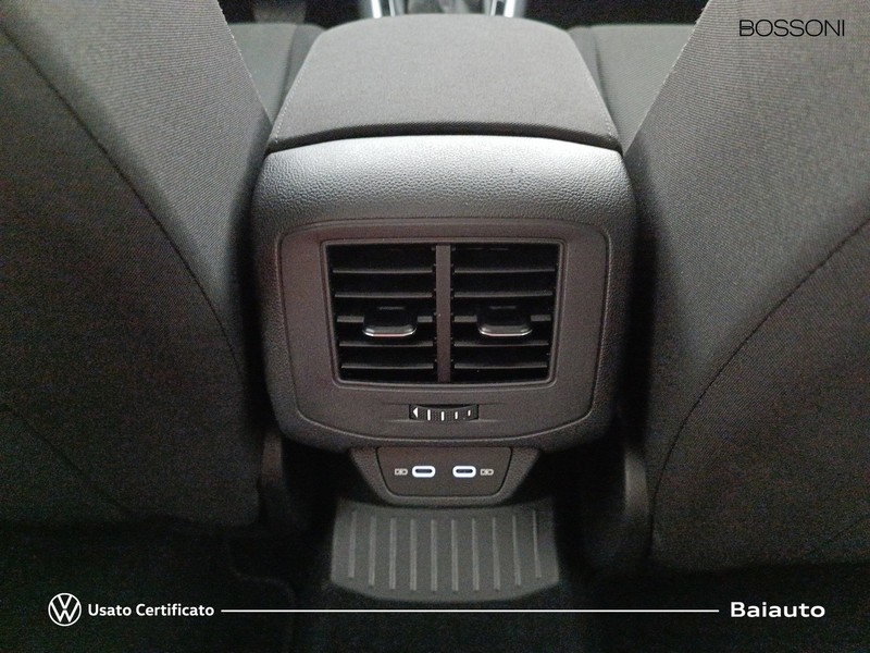 13 - Volkswagen T-Roc 2.0 tdi scr 150cv life dsg