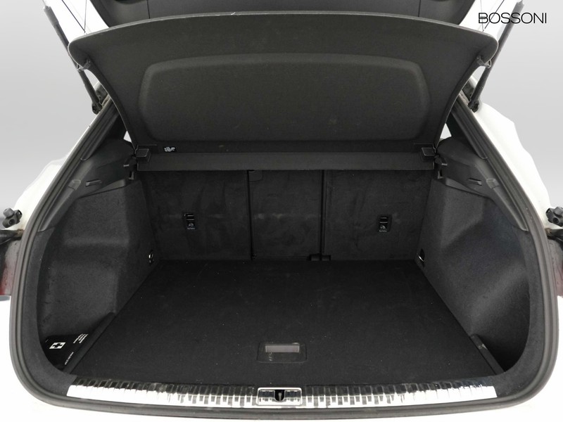 37 - Audi Q3 35 2.0 tdi s line edition s tronic
