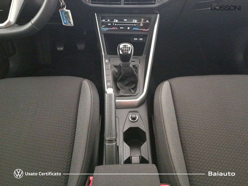 13 - Volkswagen Taigo 1.0 tsi 115cv life