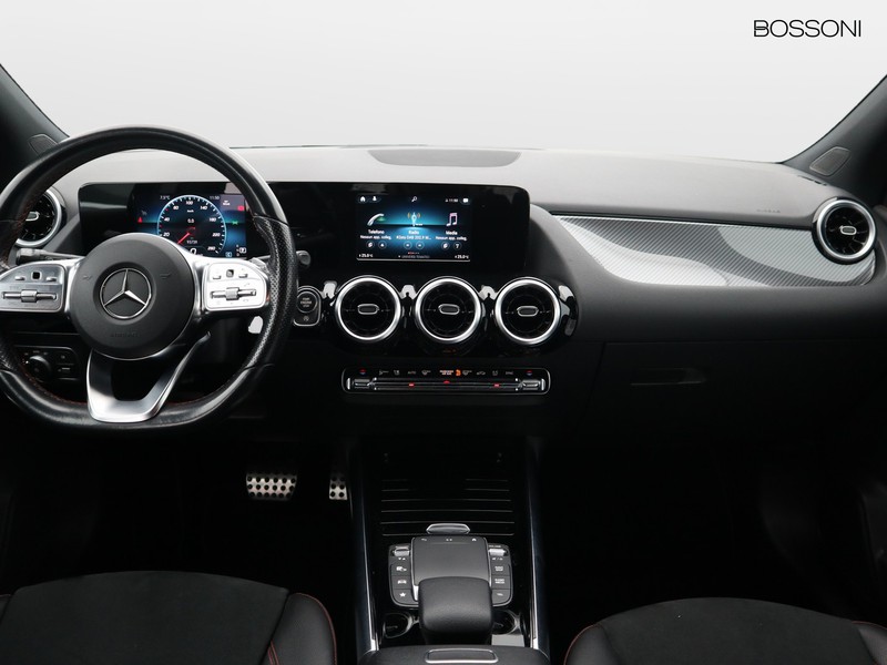 13 - Mercedes GLA 200 d premium 8g-dct