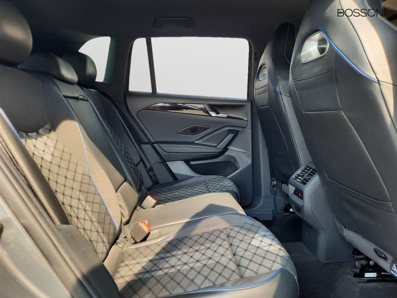 13 - Volkswagen Tiguan 2.0 tdi scr 150cv r-line dsg