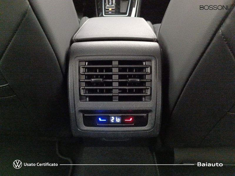 13 - Volkswagen Golf 2.0 tdi scr 150cv style dsg