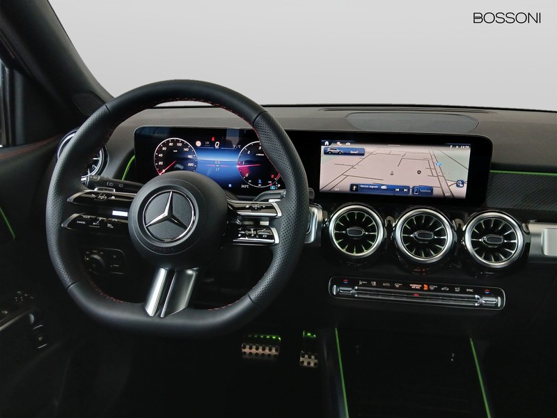13 - Mercedes GLB 200 d amg line premium 8g-dct