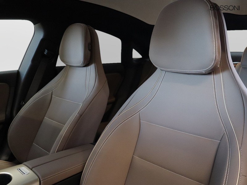 7 - Mercedes CLA 200 premium auto