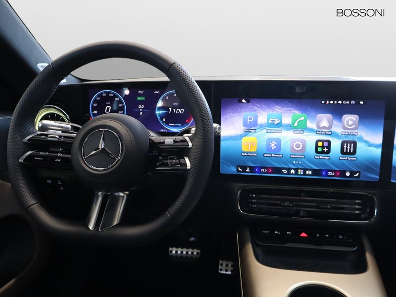 13 - Mercedes CLA 200 premium auto
