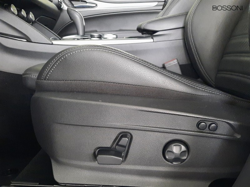 25 - Alfa Romeo Stelvio 2.2 turbo 210cv veloce q4 at8