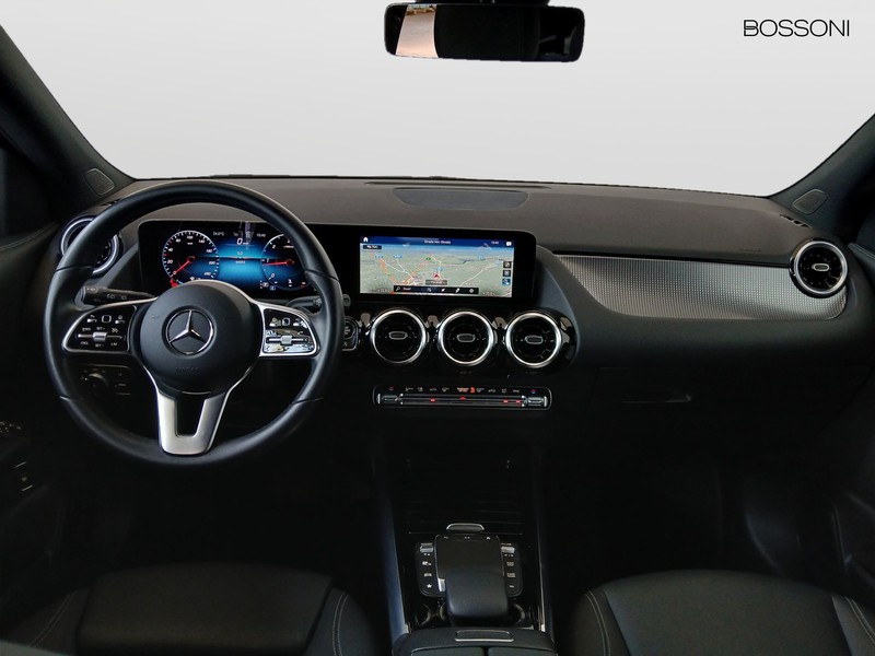 13 - Mercedes GLA 200 d sport plus 8g-dct