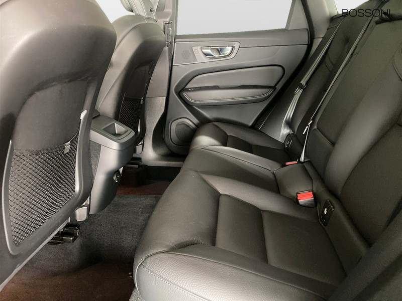 7 - Volvo XC60 2.0 b4 plus dark awd automatico