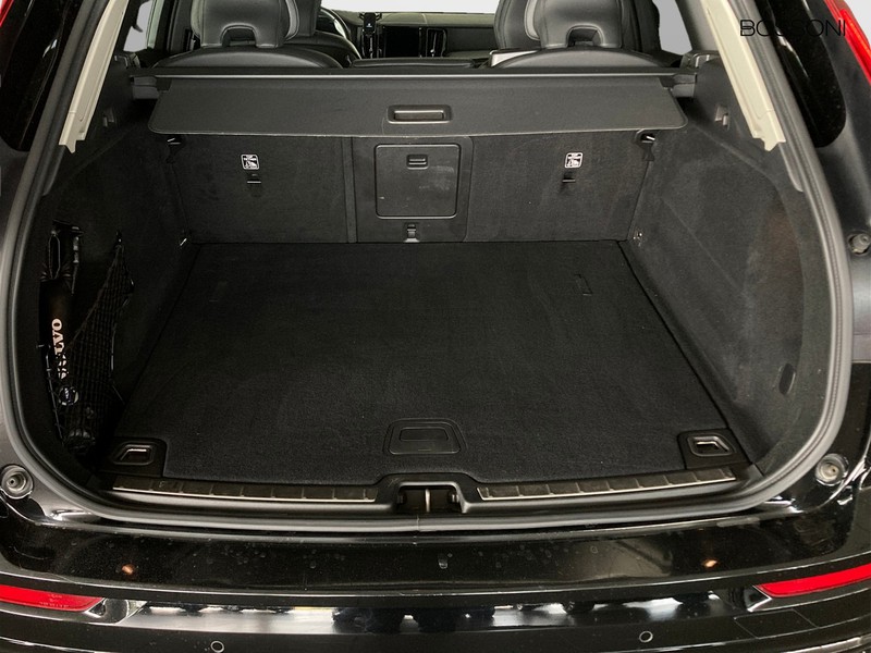 13 - Volvo XC60 2.0 b4 plus dark awd automatico