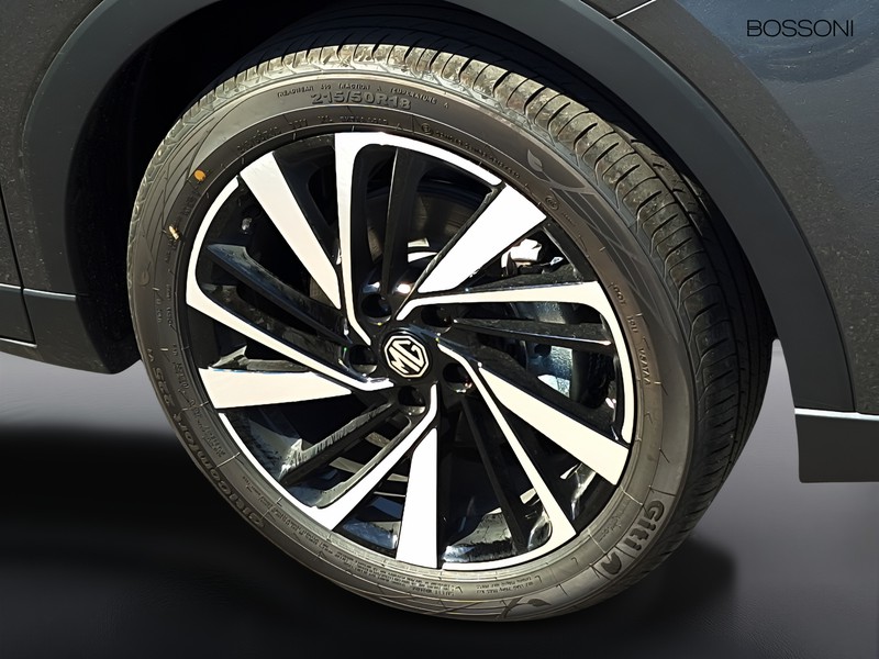 13 - Mg ZS 1.5 hybrid+ luxury auto
